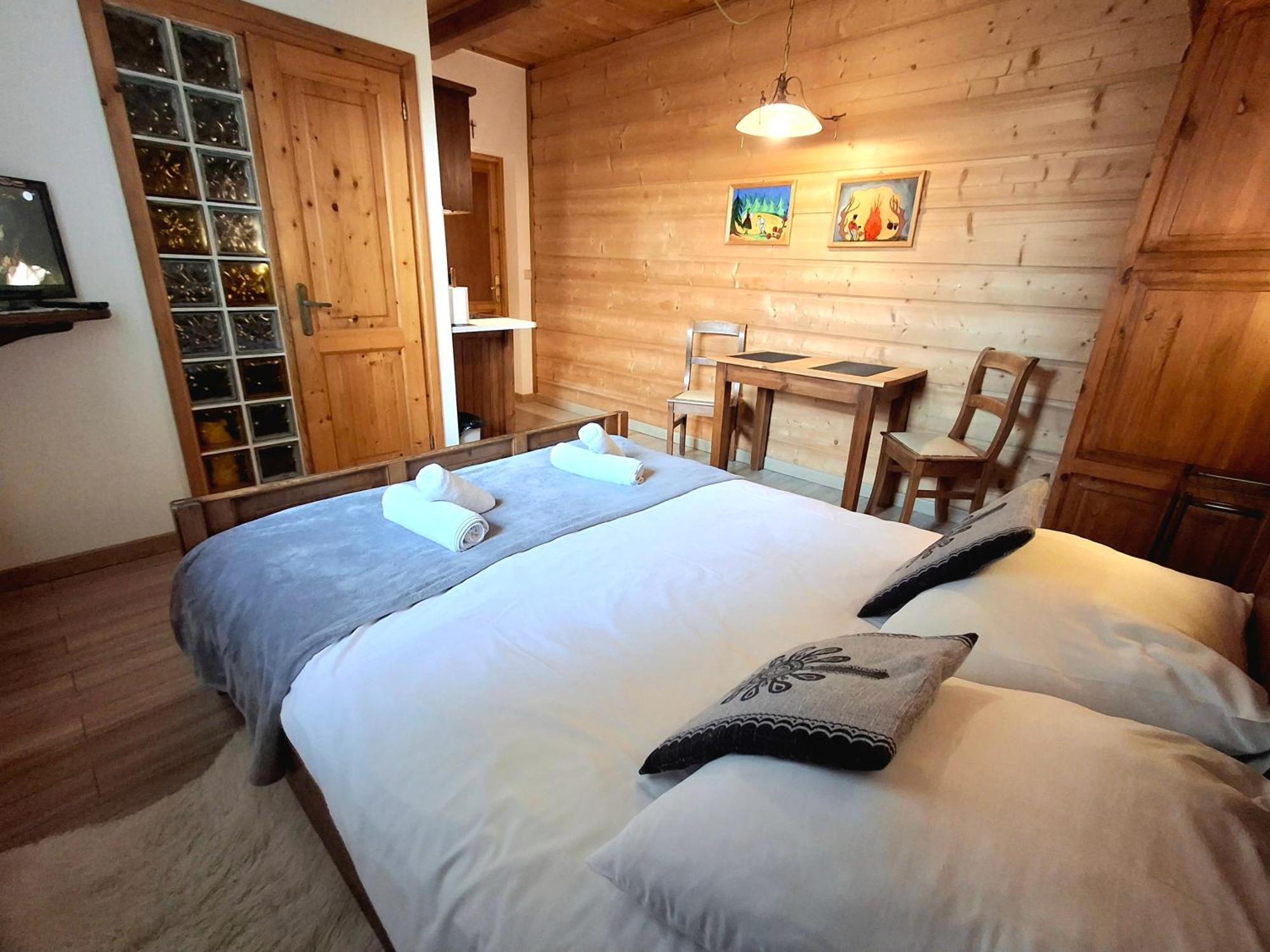 Double Room Private Bathroom